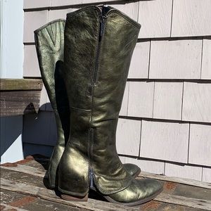 Donald J. Pilner size 8.5 Metallic Green